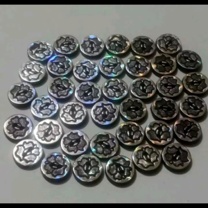 100 pcs kancing baju Koko motif ukiran Bunga Silver Lubang 2 diameter 13 mm 18 mm 21mm