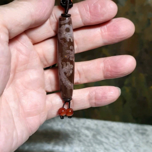 56.8mm Aged Tibetan Xang Xung (Zhang Zhung) Emperor Dragon Dzi with lots of fine red spots (with certificate) 56.8毫米西藏老矿象雄满细朱砂五爪(趾)金龙天珠(带证书)