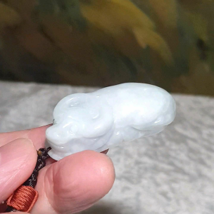 Type A Jadeite light green 3 dimensional Ox Jade pendant (with certificate) [Natural Crystal] 翡翠淡绿立体牛吊坠(带证书)