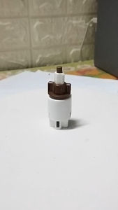 Công tắc chân phanh (thắng) báo đèn phanh Cục báo Stop Toyota Vios Innova (Mã: 84340-09041)