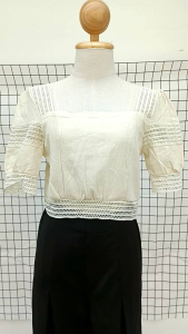 เสื้อคอเหลี่ยม ป้าย Hello