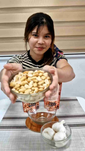 Isangs Roasted Garlic Peanuts in 180grams Pouch
