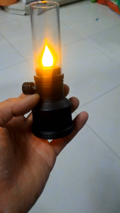 Đèn dầu giả cổ đàn thờ chạy Pin Lithium (pin cúc áo) Mầu đen xám và mầu Giả Đồng