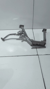 Standar Tengah / Standar 2 Chrome VARIO /VARIO 125 / VARIO 150 / VARIO 160 RING 17