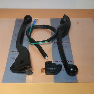 Mengenal Handle Rem Set Vario 125 Old + Swit Rem Set Kiri Kanan Vario 125 Old Vario 150 Old Beat FI CBS\\n\\n Mengenal Handle Rem Set Vario 125 Old\\n\\n Apa Itu Handle Rem Set Vario 125 Old?\\nHandle rem set Vario 125 Old adalah komponen penting dari suku cadang vario 150 old yang berfungsi sebagai pengendali sistem pengereman pada sepeda motor. Dengan adanya handle rem set ini, pengendara dapat mengontrol kecepatan kendaraan dengan lebih efektif.\\n\\n Fungsi Handle Rem Set Vario 125 Old\\nFungsi utama dari handle rem set Vario 125 Old adalah untuk mengatur sistem pengereman pada sepeda motor. Handle rem set ini memiliki dua fungsi utama, yaitu memperlambat kecepatan kendaraan dan menghentikan kendaraan sepenuhnya. Selain itu, handle rem set juga dapat digunakan sebagai alat bantu dalam mengendalikan arah kendaraan saat melakukan manuver.\\n\\n Kelebihan dan Kekurangan Handle Rem Set Vario 125 Old\\nKelebihan dari handle rem set Vario 125 Old adalah kemudahan penggunaan dan kenyamanan saat mengendalikan kendaraan. Selain itu, handle rem set ini juga memiliki desain ergonomis yang membuat pengendara merasa nyaman saat menggunakannya. Namun, kekurangan dari handle rem set Vario 125 Old adalah ketahanannya yang mungkin tidak sebaik handle rem set lainnya.\\n\\n Memahami Swit Rem Set Kiri Kanan Vario 125 Old\\n\\n Apa Itu Swit Rem Set Kiri Kanan Vario 125 Old?\\nSwit rem set kiri kanan Vario 125 Old adalah komponen penting dari sistem pengereman pada sepeda motor. Swit rem set ini berfungsi sebagai pengendali sistem pengereman pada sepeda motor dan memungkinkan pengendara untuk mengontrol kecepatan kendaraan dengan lebih efektif.\\n\\n Cara Kerja Swit Rem Set Kiri Kanan Vario 125 Old\\nCara kerja swit rem set kiri kanan Vario 125 Old adalah dengan menghubungkan sistem pengereman pada sepeda motor dengan handle rem set. Saat pengendara menarik handle rem set, swit rem set akan mengirim sinyal ke sistem pengereman untuk menghentikan atau memperlambat kecepatan kendaraan.\\n\\n Kelebihan dan Kekurangan Swit Rem Set Kiri Kanan Vario 125 Old\\nKelebihan dari swit rem set kiri kanan Vario 125 Old adalah kemudahan penggunaan dan kenyamanan saat mengendalikan kendaraan. Selain itu, swit rem set ini juga memiliki desain ergonomis yang membuat pengendara merasa nyaman saat menggunakannya. Namun, kekurangan dari swit rem set Vario 125 Old adalah ketahanannya yang mungkin tidak sebaik swit rem set lainnya.\\n\\n Perbandingan Handle Rem Set Vario 125 Old & Swit Rem Set Kiri Kanan Vario 125 Old\\n\\n Perbedaan Antara Handle Rem Set Vario 125 Old & Swit Rem Set Kiri Kanan Vario 125 Old\\nHandle rem set Vario 125 Old dan swit rem set kiri kanan Vario 125 Old memiliki fungsi yang sama, yaitu sebagai pengendali sistem pengereman pada sepeda motor. Namun, perbedaan utama antara kedua komponen ini adalah cara kerjanya. Handle rem set Vario 125 Old bekerja dengan cara menarik handle rem set, sedangkan swit rem set kiri kanan Vario 125 Old bekerja dengan cara menghubungkan sistem pengereman pada sepeda motor dengan handle rem set.\\n\\n Kelebihan dan Kekurangan Handle Rem Set Vario 125 Old vs Swit Rem Set Kiri Kanan Vario 125 Old\\nKelebihan dari handle rem set Vario 125 Old adalah kemudahan penggunaan dan kenyamanan saat mengendalikan kendaraan. Selain itu, handle rem set ini juga memiliki desain ergonomis yang membuat pengendara merasa nyaman saat menggunakannya. Namun, kekurangan dari handle rem set Vario 125 Old adalah ketahanannya yang mungkin tidak sebaik handle rem set lainnya.\\n\\nKelebihan dari swit rem set kiri kanan Vario 125 Old adalah kemudahan penggunaan dan kenyamanan saat mengendalikan kendaraan. Selain itu, swit rem set ini juga memiliki desain ergonomis yang membuat pengendara merasa nyaman saat menggunakannya. Namun, kekurangan dari swit rem set Vario 125 Old adalah ketahanannya yang mungkin tidak sebaik swit rem set lainnya.\\n\\n Tips Memilih Handle Rem Set Vario 125 Old & Swit Rem Set Kiri Kanan Vario 125 Old\\n\\n Pertimbangan dalam Memilih Handle Rem Set Vario 125 Old & Swit Rem Set Kiri Kanan Vario 125 Old\\nPertimbangan utama dalam memilih handle rem set Vario 125 Old dan swit rem set kiri kanan Vario 125 Old adalah kenyamanan penggunaan dan ketahanan komponen. Selain itu, penting juga untuk mempertimbangkan desain ergonomis dari handle rem set dan swit rem set.\\n\\n Cara Memilih Handle Rem Set Vario 125 Old & Swit Rem Set Kiri Kanan Vario 125 Old yang Tepat\\nCara memilih handle rem set Vario 125 Old dan swit rem set kiri kanan Vario 125 Old yang tepat adalah dengan mempertimbangkan kebutuhan pengendara dan kondisi sepeda motor. Selain itu, penting juga untuk memilih handle rem set dan swit rem set yang memiliki kualitas baik dan ketahanan yang tinggi.\\n\\n Kesimpulan\\nHandle rem set Vario 125 Old dan swit rem set kiri kanan Vario 125 Old adalah komponen penting dari sistem pengereman pada sepeda motor. Kedua komponen ini memiliki fungsi yang sama, yaitu sebagai pengendali sistem pengereman pada sepeda motor. Namun, perbedaan utama antara kedua komponen ini adalah cara kerjanya. Handle rem set Vario 125 Old bekerja dengan cara menarik handle rem set, sedangkan swit rem set kiri kanan Vario 125 Old bekerja dengan cara menghubungkan sistem pengereman pada sepeda motor dengan handle rem set. Dalam memilih handle rem set dan swit rem set yang tepat, penting untuk mempertimbangkan kebutuhan pengendara dan kondisi sepeda motor.\n}