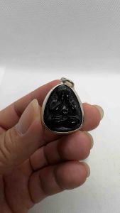 สะเก็ดดาว แกะสลักเป็นพระปิดตา เลี่ยมเงินแท้ ขนาดสูง 3 cm