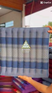 เบาะรองนั่งหนาใหญ่ ผ้าทอลายขิด ขนาด: หน้ากว้าง 50 x 50 x 6 ซม.ยัดด้วยนุ่นล้วน นุ่นแท้ 100 %