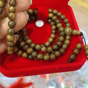 Vòng chuỗi 108 hạt gỗ trầm hương tự nhiên Thuylamshop bao kiểm định tặng kèm hộp gấm