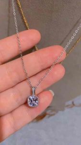 Kalung Liontin Kotak Titan Wanita Mata: Desain Unik & Bahan Berkualitas