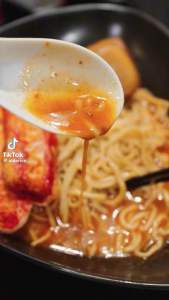Nissin Jumbo Seafood Chilli Crab Noodles in pack 5/113g