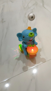 Mainan Anak Gajah Tiup Bola Lampu Musik