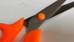 🚩8.8(สินค้าพร้อมส่ง)กรรไกรอเนกประสงค์ กรรไกรสแตนเลส จับถนัดมือ ขนาด 8.5 นิ้วกรรไกร ตัดกระดาษ อุปกรณ์การเรียน