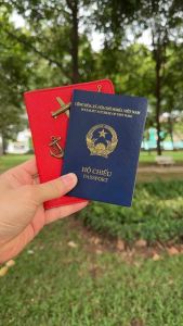 Cover passport màu Đỏ nhiệt huyết năng động. Tặng charm khắc tên theo yêu cầu. Giao nhanh chóng da PU đẹp & bền