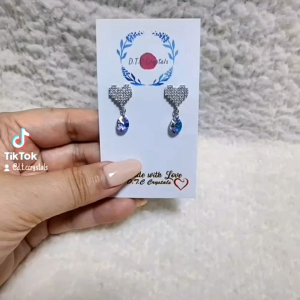 [D.T.C Crystals] Heart Earstuds with Swarovski crystals