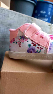 Sepatu sneaker anak perempuan anti slip usia 1 2 3 tahun