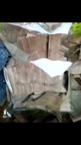 ใบตองแห้ง แห้งสนิทจากต้น ตัดเป็นชิ้น ถุงเล็ก