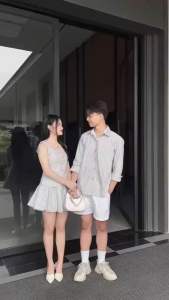 Set đồ đôi dự tiệc sọc trắng xám gồm sơmi nam basic váy nữ dáng vest xinh xắn