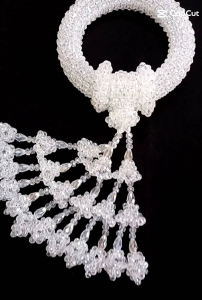 พวงมาลัยคริสตัลอุบะไทยทรงเครื่องสีขาวใสเม็ด8มิล(วางหน้าพระประธาน)