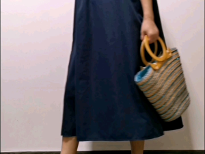 DaVee | Handmade -woven straw handbag Vintage straw bag wooden top-handle tote bag bucket bag beach bag blue strips basket
