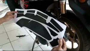 STICKER CARBON 3D PELINDUNG BOX FILTER AEROX NEW