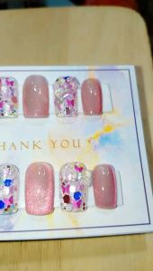 เล็บเจลแท้สีลูกแก้วชมพูแคนดี้ เล็บปลอมเจลแท้ฟรีกาวตะไบ เล็บเจลแท้สีลูกแก้วสลับกากเพชร เล็บเจลไซต์มาตรฐานเหลี่ยมกลาง แจ้งไซต์ที่ต้องการที่ช่องแชทค่ะ