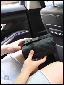 กล่องทิชชู่หนังลายตารางสีทึบทนทานต่อการฉีกขาดมีที่บังแดดด้านหลังของเบาะรถยนต์สายรัดกระเป๋าทิชชู่แบบแขวนติดตั้งง่าย