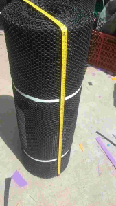 plastic screen black. size 3/8 hole by 3feet hiegth 1roll 30meters