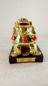 ปี่เซียะเรียกทรัพย์สีทองขนาด สูง3.9นิ้ว แบบบูชาตัวเดียว งานเรซิ่นชุบทองเค ขนาด8*8.5*9 ซม. เงินทองไหลมาเทมา