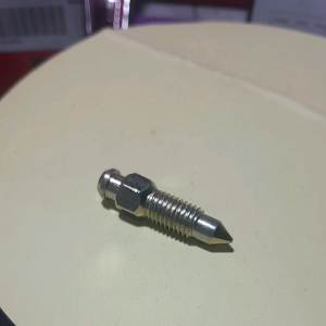 BAUT NEPEL BLEEDER PEMBUANGAN ANGIN  REM CAKRAM M7 X 1-  KUNCI 8 / HARGA  1 PCS
