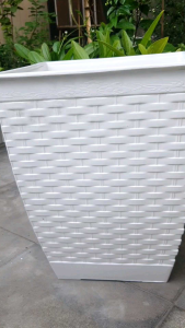 chậu nhựa vuông đan 28x35cm