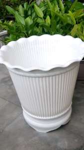 chậu nhựa 3 chân sọc 31x31x21cm và 40x42x28cm