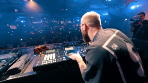 USB MUSIC MP4 2024 全新高清MV视频抖音神曲600首 Black Pink APT USB 抖音网红车载U盘 CAR MUSIC USB 32gb MP4视频流行无损高配音质超清怀旧老歌DJ全视频USB 32GB