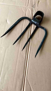 cangkul cangkrang garukan sampah dan jerami