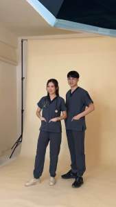 scrubvet [รุ่น SLIM]: เสื้อสครับสีเทาเข้ม (เฉพาะเสื้อ)