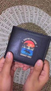 SUMMER VIBES Dompet Pria Koin Ritsleting Kulit PU dua Kali Lipat