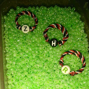 Cincin Manik Bulat Custom Inisial Huruf A-Z Tali Sangadatu / Tridatu/Khas Bali/Cincin Manik Manik Inisial