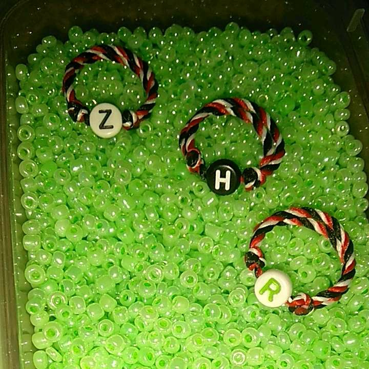 Cincin manik bulat custom inisial huruf A-Z tali sangadatu / tridatu/khas bali/cincin manik manik inisial