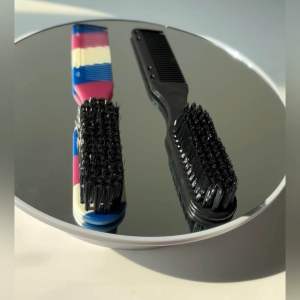 แปรงเฟคปัดเศษผม 2in1 พร้อมหวีพกพาสะดวก