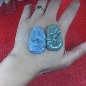 Mặt dây chuyền đeo cổ con giáp chất liệu Ngọc Cẩm thach