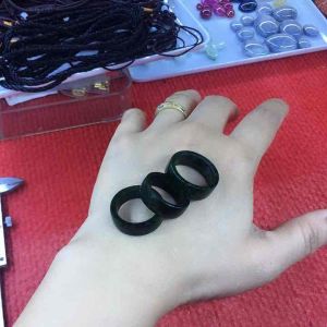 Nhẫn tròn đá ngọc sơn thủy bản to mỏng