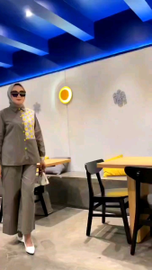 Set Medina By Vienara\\n\\nSet Medina By Vienara adalah sebuah set mebel kayu jati berkualitas yang dirancang dengan gaya modern, khususnya untuk memenuhi kebutuhan ruang keluarga Anda. Dengan menggabungkan desain modern dan material kayu jati berkualitas, Set Medina By Vienara menawarkan penampilan yang indah dan fungsional.\\n\\n Apa Itu Set Medina By Vienara?\\n\\nSet Medina By Vienara adalah set mebel yang mencakup kursi dan meja makan, dirancang untuk memberikan tampilan yang menawan dan nyaman di ruang keluarga Anda. Set ini terbuat dari kayu jati berkualitas tinggi, yang dikenal karena ketahanannya dan keindahan alami yang dimilikinya.\\n\\n Keunggulan Desain Modern\\n\\nDesain modern pada Set Medina By Vienara memungkinkan mebel ini sesuai dengan berbagai gaya interior, mulai dari minimalis hingga tradisional. Dengan garis-garis yang tegas dan detail yang rinci, set ini menawarkan estetika yang unik dan menarik.\\n\\n Material Kayu Jati Berkualitas\\n\\nSet Medina By Vienara dibuat dari kayu jati berkualitas tinggi, yang telah melalui proses pemilihan dan pengolahan yang ketat. Kayu jati dikenal karena ketahanannya terhadap cuaca, serangga, dan goresan, serta kemampuan untuk menampilkan warna alami yang indah.\\n\\n Bagaimana Menggunakan Set Medina By Vienara?\\n\\nMenggunakan Set Medina By Vienara sangat mudah, namun ada beberapa hal yang perlu Anda pertimbangkan untuk mendapatkan hasil terbaik.\\n\\n Menyediakan Ruang Keluarga Yang Nyaman\\n\\nUntuk mendapatkan ruang keluarga yang nyaman, pastikan Anda memilih lokasi yang tepat untuk Set Medina By Vienara. Meletakkannya di area yang cukup luas dan memiliki pencahayaan yang baik akan membuat ruangan terasa lebih hangat dan menyenangkan.\\n\\n Mengatur Pencahayaan Untuk Membuat Ruangan Lebih Hangat\\n\\nPencahayaan yang tepat dapat membantu menambahkan sentuhan hangat pada ruangan Anda. Anda dapat menggunakan lampu gantung atau lampu meja untuk menciptakan suasana yang lebih intim dan nyaman.\\n\\n Manfaat Set Medina By Vienara\\n\\nSet Medina By Vienara menawarkan berbagai manfaat bagi ruang keluarga Anda, mulai dari meningkatkan nilai estetika hingga membuat ruangan lebih fungsional.\\n\\n Meningkatkan Nilai Estetika Dalam Ruangan\\n\\nDengan desain modern dan material kayu jati berkualitas, Set Medina By Vienara dapat meningkatkan nilai estetika dalam ruangan Anda. Mebel ini akan menjadi fokus perhatian dan menambah keindahan interior Anda.\\n\\n Membuat Ruang Keluarga Lebih Fungsional\\n\\nSelain penampilan yang indah, Set Medina By Vienara juga dirancang untuk memenuhi kebutuhan fungsional Anda. Dengan kursi dan meja makan yang nyaman, set ini akan membuat ruang keluarga Anda lebih menyenangkan dan nyaman.\\n\\n Perawatan Set Medina By Vienara\\n\\nPerawatan yang tepat sangat penting untuk menjaga kualitas dan tampilan Set Medina By Vienara. Berikut adalah beberapa tips perawatan yang dapat Anda lakukan:\\n\\n Membersihkan Mebel Secara Rutin\\n\\nMembersihkan mebel secara rutin akan membantu menjaga kebersihan dan kualitasnya. Gunakan kain lembut dan sabun yang lembut untuk membersihkan permukaan mebel.\\n\\n Menghindari Penyinaran Langsung Dari Matahari\\n\\nPenyinaran langsung dari matahari dapat merusak warna alami kayu jati dan mengurangi kualitas mebel. Pastikan Set Medina By Vienara tidak terkena sinar matahari langsung.\\n\\nDengan mengikuti tips perawatan ini, Anda dapat menjaga Set Medina By Vienara tetap indah dan tahan lama.\n}