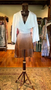 Nayra Tunik Viscos by Dian Pelangi LIMITED EDITION Blouse Baju Kemeja Atasan Blus Casual Formal Kerja Kantor Pesta Kondangan Lebaran Wanita Hijaber Cantik Anggun Modis Modern Simple Elegan Mewah Model Korea Terbaru Motif Batik Jumputan Pelangi Kekinian