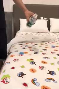 ผ้าปูที่นอน ผ้ารองกันเปื้อนผืนใหญ่ ผ้ารองฉี่ลายอันปังแมน 5ฟุต 6ฟุต มีสายรัดมุม เครื่องนอน