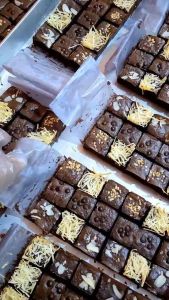 Fudgy Brownies 3x5 Sekat Kotak 5 Toping Panggang Nyoklat Banget
