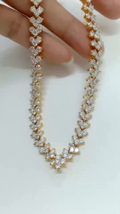 สร้อยคอเพชรczทรง V (วี)แบบสวยงาม สร้อยคอยาว 18 นิ้ว เพชรczกลมขนาด 2.5mmชุบทองไมครอนหน้าทองคำขาว ราคาย่อมเยา