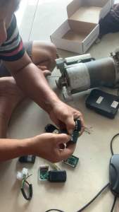 Remote cửa cuốn học lệnh phím bấm viền inox tương thích 100% tần số 433mhz