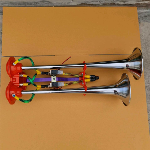 แตรด่วนช่างต๊ะ4 รูลม 2 โซลินอยด์ โมเต็ม สายลมขนาด 10 มิลลิเมตรดังแรงดังแน่นทนทาน สีแดงชุดโครเมี่ยมเงางาม