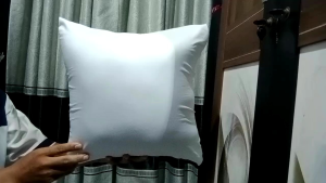 Sarung bantal sofa putih polos daleman 45X45cm memakai resleting