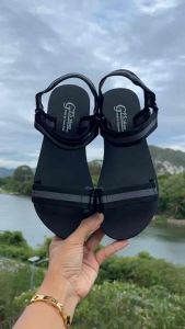 รองเท้าแตะรัดส้นสไตส์เกาหลี<GC-26-ดำเทา> สายสามารถปรับระดับได้ พื้นนุ่มใส่สบายเท้า ใส่ลุยน้ำได้ (กรุณาเทียบตาราง Size ก่อนทำการสั่งซื้อ)