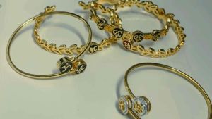 กําไลแบรนด์เนมกําไลหุ้มทอง กําไลชุบทองแท้ไม่ลอกไม่ดํา กําไล ฟรีไซด์